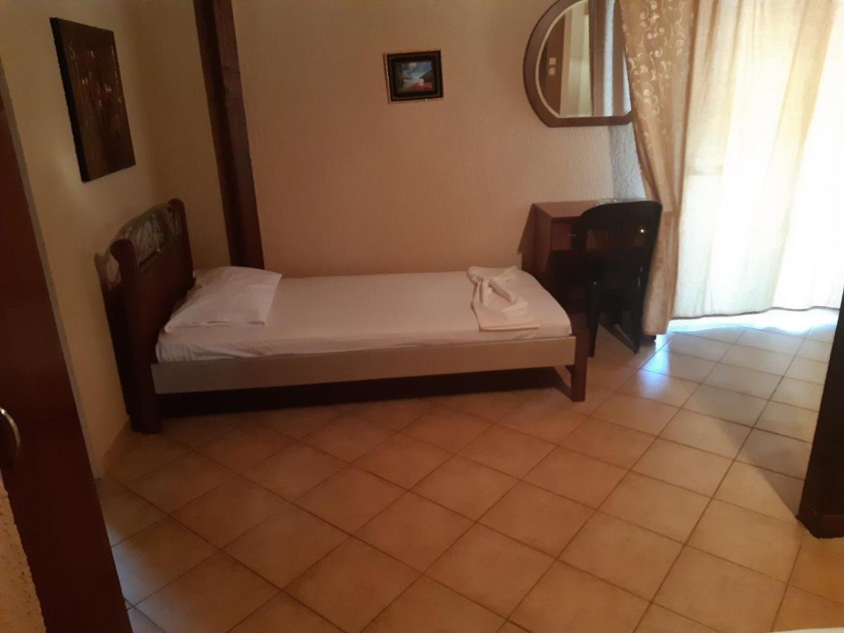 Hotel Dora Sarti Extérieur photo